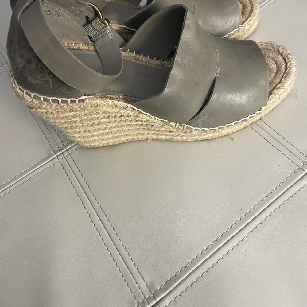 Treasure & Bond Platform gray high heel sandals size 7.5 great use condition